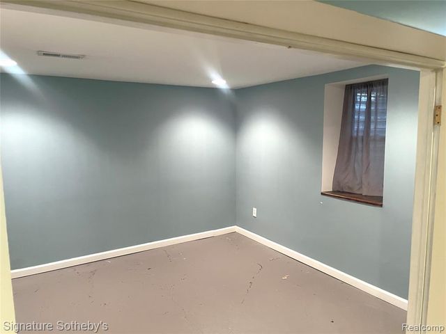 15859 Buckingham Avenue, Beverly Hills, MI 48025