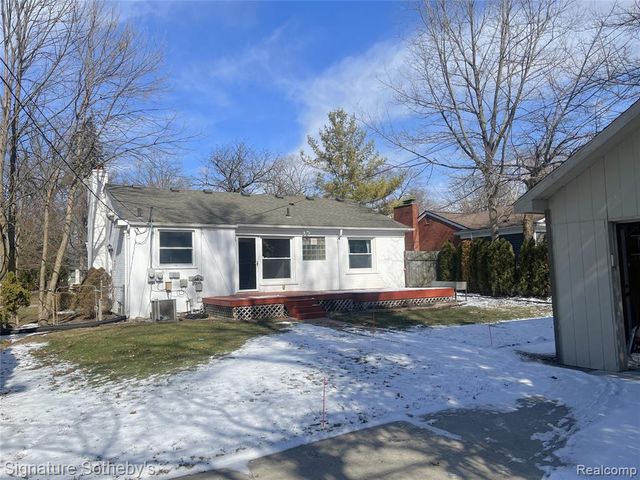 15859 Buckingham Avenue, Beverly Hills, MI 48025