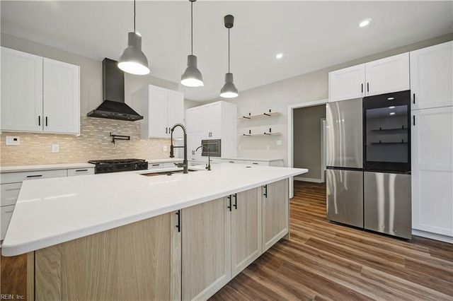 1076 Scenic BLVD, Chesapeake, VA 23322