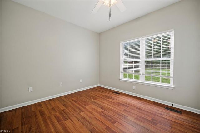 1076 Scenic BLVD, Chesapeake, VA 23322