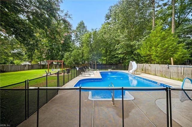 1076 Scenic BLVD, Chesapeake, VA 23322