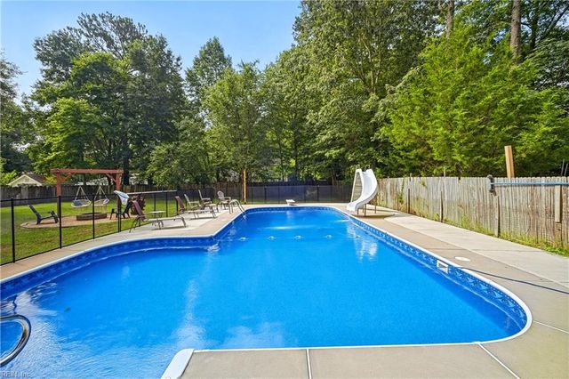 1076 Scenic BLVD, Chesapeake, VA 23322