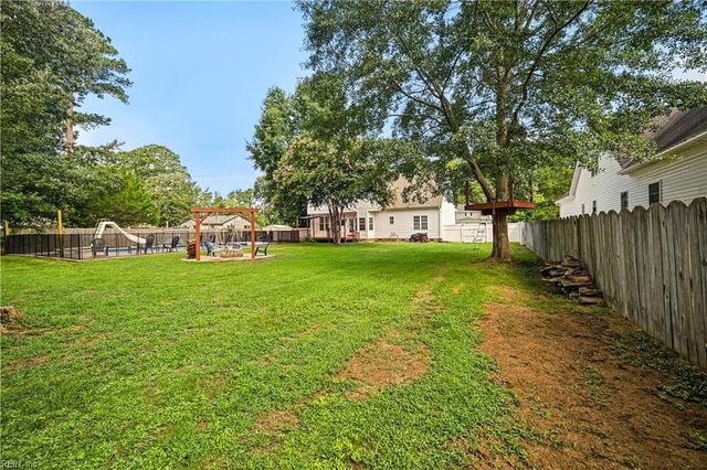 1076 Scenic BLVD, Chesapeake, VA 23322
