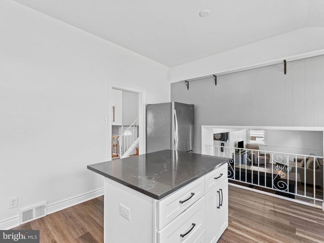 826 KINGSTON DR, Cherry Hill, NJ 08034