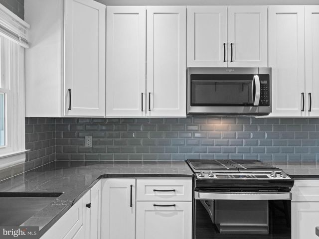 826 KINGSTON DR, Cherry Hill, NJ 08034