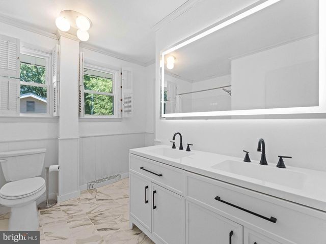 826 KINGSTON DR, Cherry Hill, NJ 08034