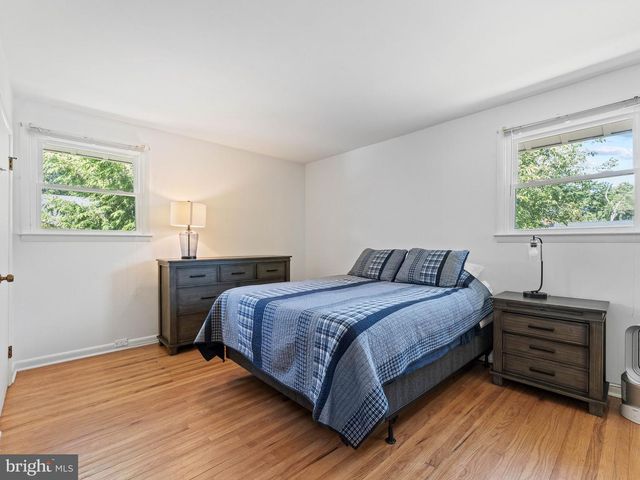 826 KINGSTON DR, Cherry Hill, NJ 08034