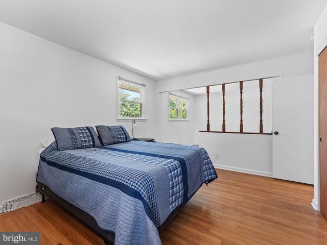 826 KINGSTON DR, Cherry Hill, NJ 08034