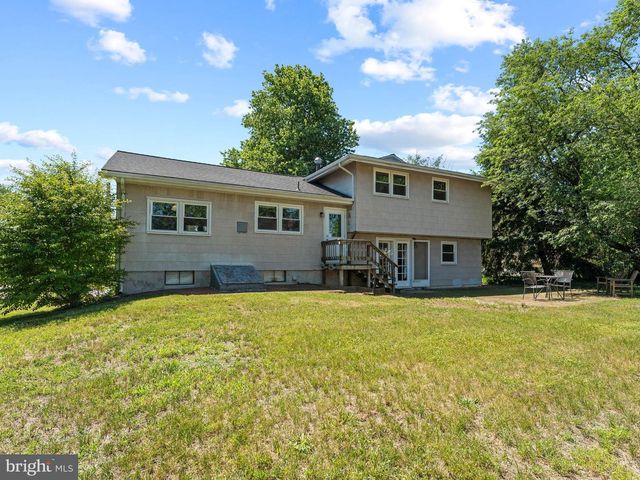 826 KINGSTON DR, Cherry Hill, NJ 08034