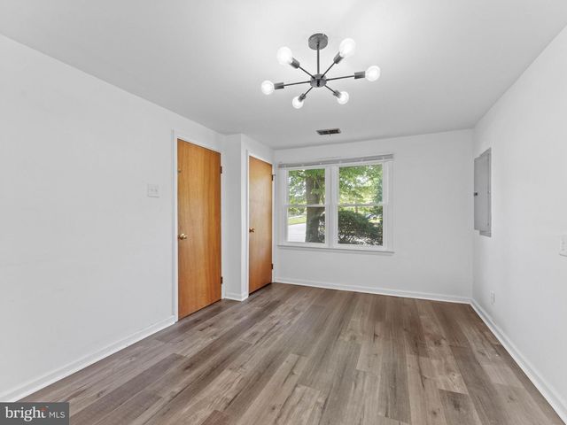 826 KINGSTON DR, Cherry Hill, NJ 08034