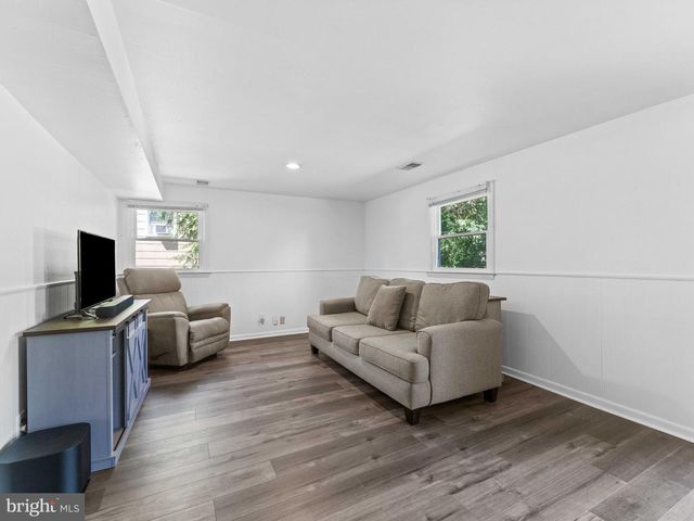 826 KINGSTON DR, Cherry Hill, NJ 08034