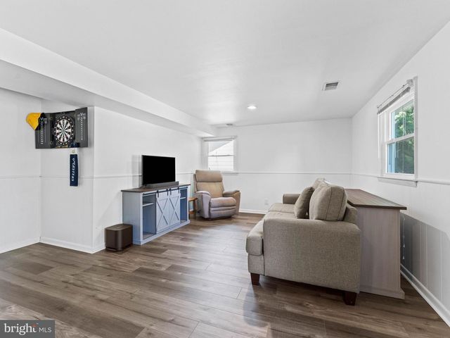 826 KINGSTON DR, Cherry Hill, NJ 08034