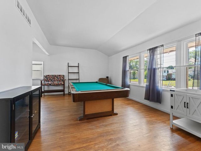 826 KINGSTON DR, Cherry Hill, NJ 08034