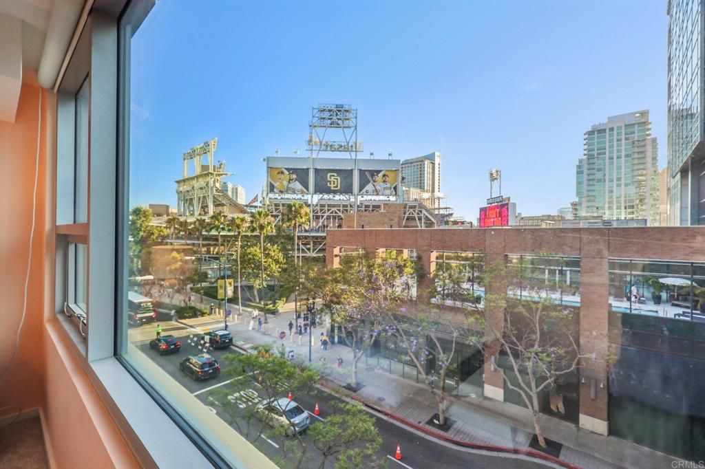 Image 39 of property listing at 321 10Th Avenue 509, San Diego, CA 92101