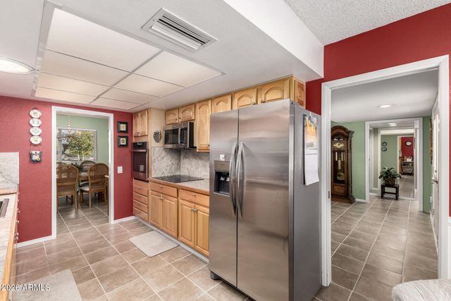 10910 W HUTTON Drive, Sun City, AZ 85351