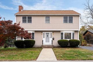82 Lenox St, Quincy, MA 02169