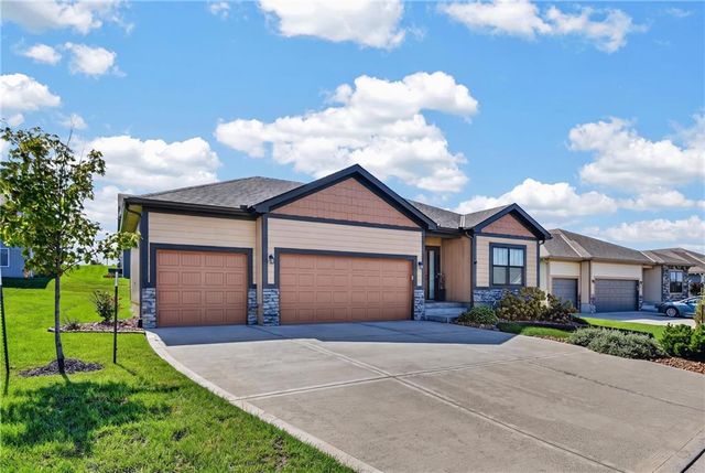 13755 NW 75th Street, Parkville, MO 64152