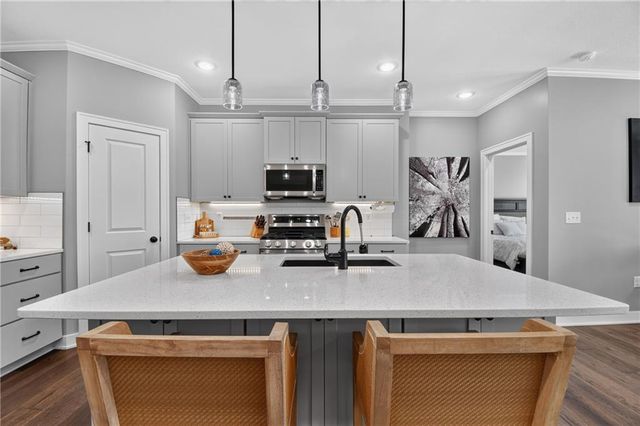 13755 NW 75th Street, Parkville, MO 64152