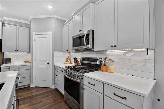 13755 NW 75th Street, Parkville, MO 64152