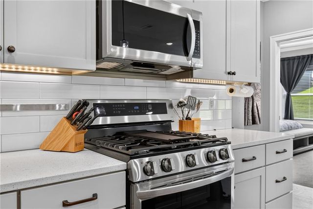 13755 NW 75th Street, Parkville, MO 64152