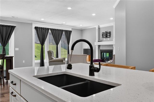 13755 NW 75th Street, Parkville, MO 64152