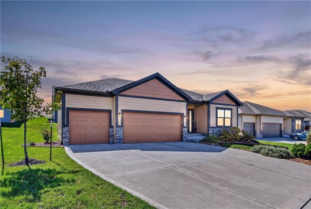 13755 NW 75th Street, Parkville, MO 64152