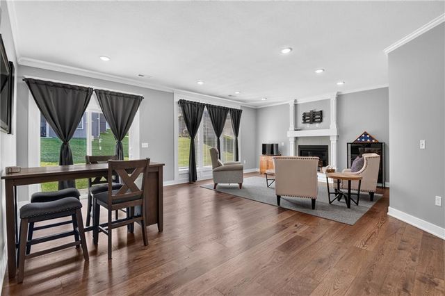 13755 NW 75th Street, Parkville, MO 64152