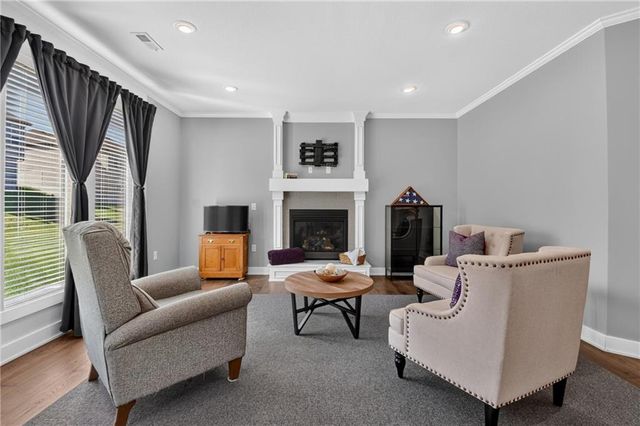 13755 NW 75th Street, Parkville, MO 64152