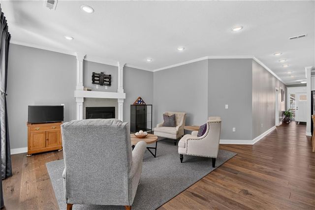 13755 NW 75th Street, Parkville, MO 64152