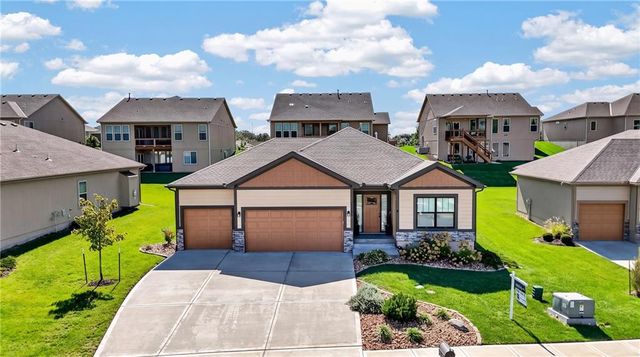 13755 NW 75th Street, Parkville, MO 64152