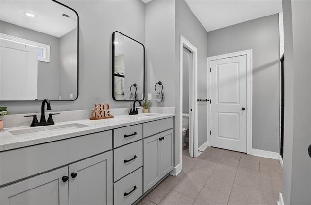 13755 NW 75th Street, Parkville, MO 64152