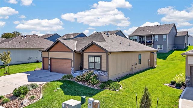 13755 NW 75th Street, Parkville, MO 64152