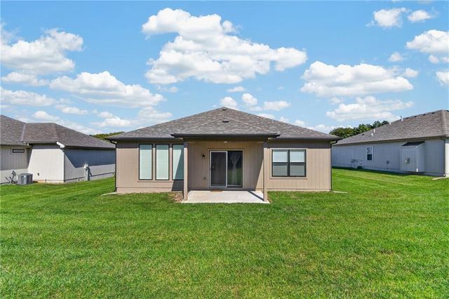 13755 NW 75th Street, Parkville, MO 64152