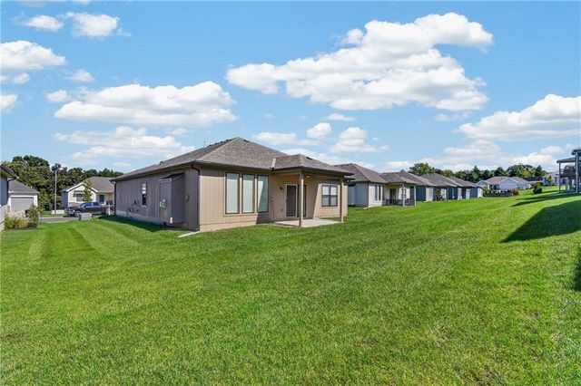 13755 NW 75th Street, Parkville, MO 64152