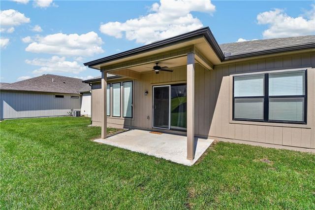 13755 NW 75th Street, Parkville, MO 64152