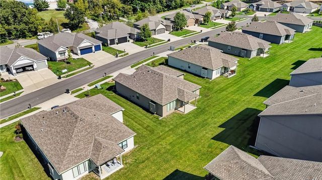 13755 NW 75th Street, Parkville, MO 64152