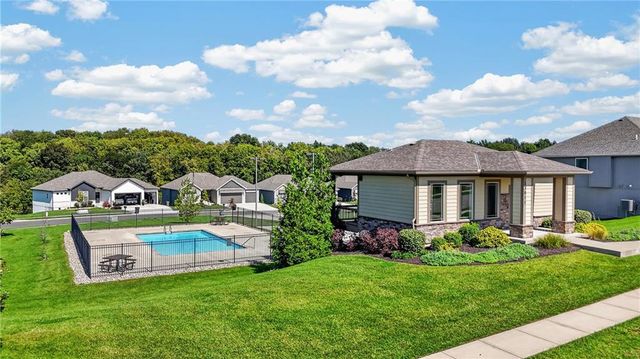 13755 NW 75th Street, Parkville, MO 64152