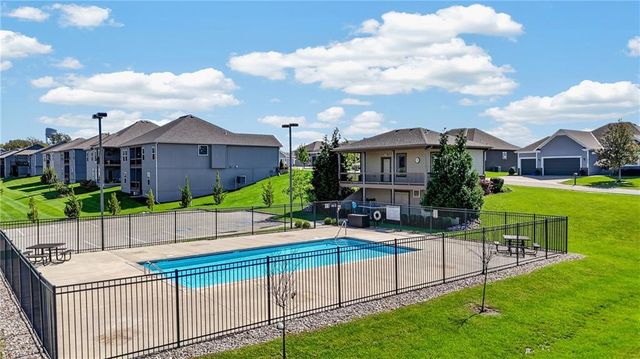 13755 NW 75th Street, Parkville, MO 64152