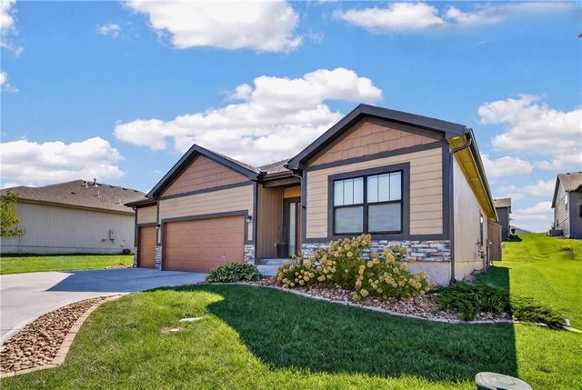 13755 NW 75th Street, Parkville, MO 64152