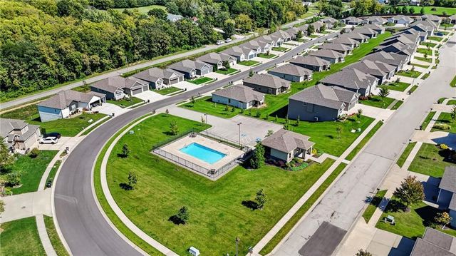 13755 NW 75th Street, Parkville, MO 64152