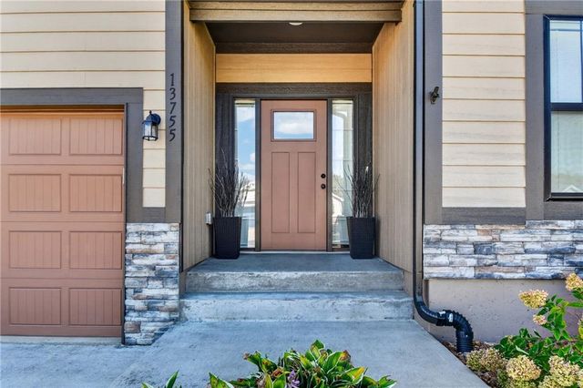 13755 NW 75th Street, Parkville, MO 64152