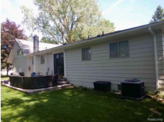 5045 Westcombe Lane N, West Bloomfield Charter Township, MI 48324
