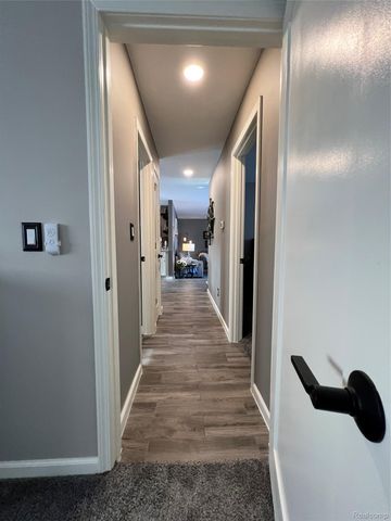 5045 Westcombe Lane N, West Bloomfield Charter Township, MI 48324