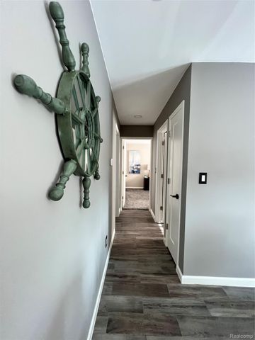 5045 Westcombe Lane N, West Bloomfield Charter Township, MI 48324