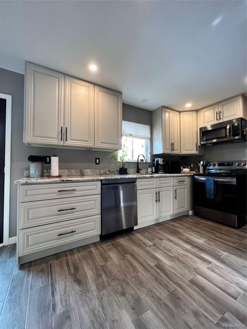 5045 Westcombe Lane N, West Bloomfield Charter Township, MI 48324