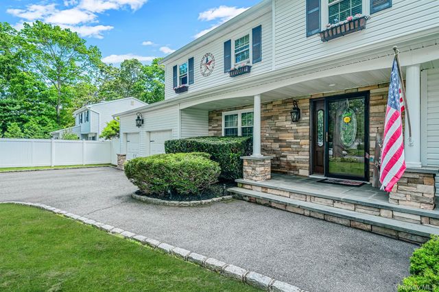 4 Sharon Drive, Coram, NY 11727