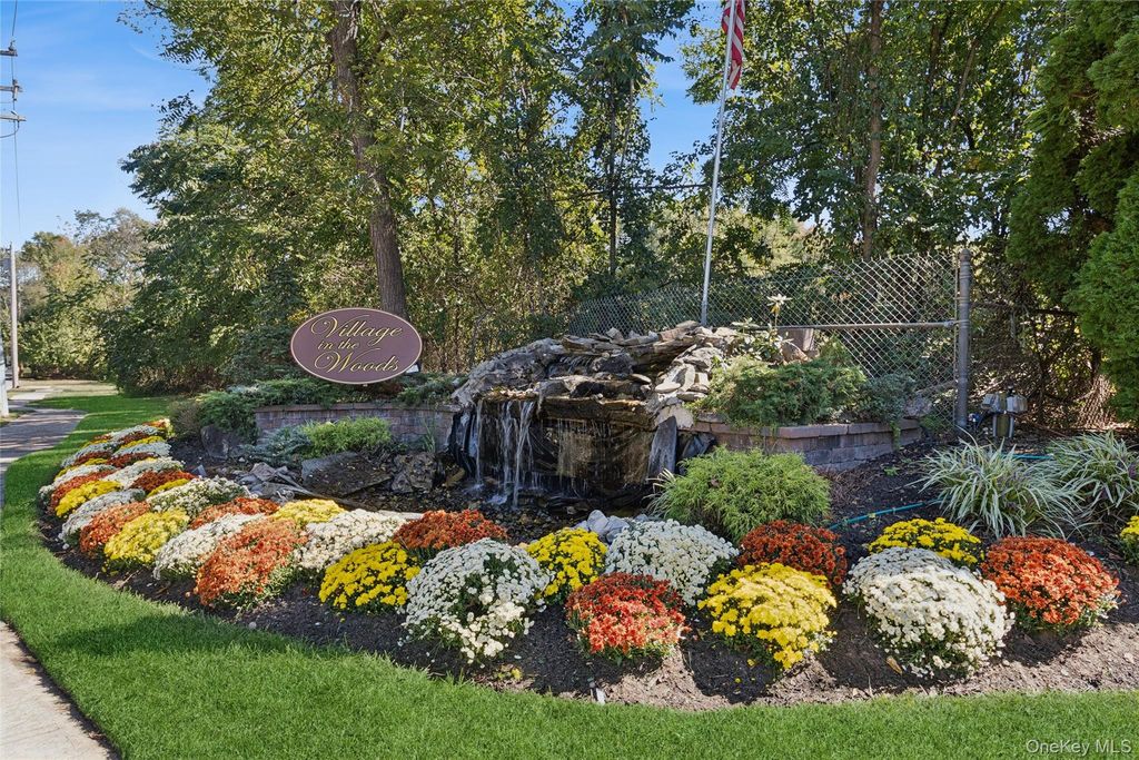 2 Dogwood Ct 2, Selden, NY 11784