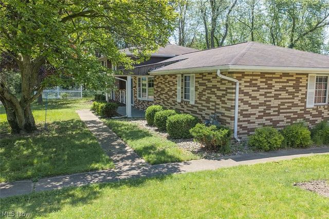 1424 Oak Street, Dover, OH 44622