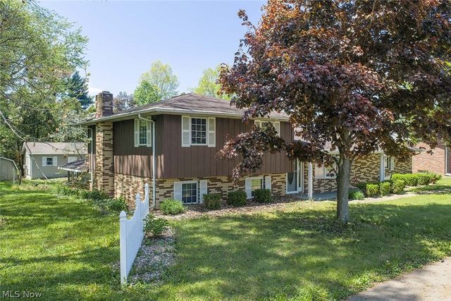 1424 Oak Street, Dover, OH 44622