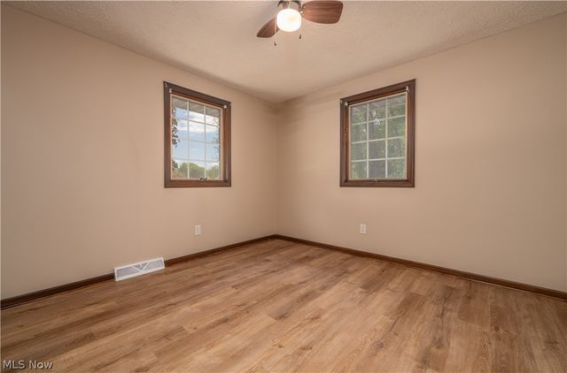 1424 Oak Street, Dover, OH 44622